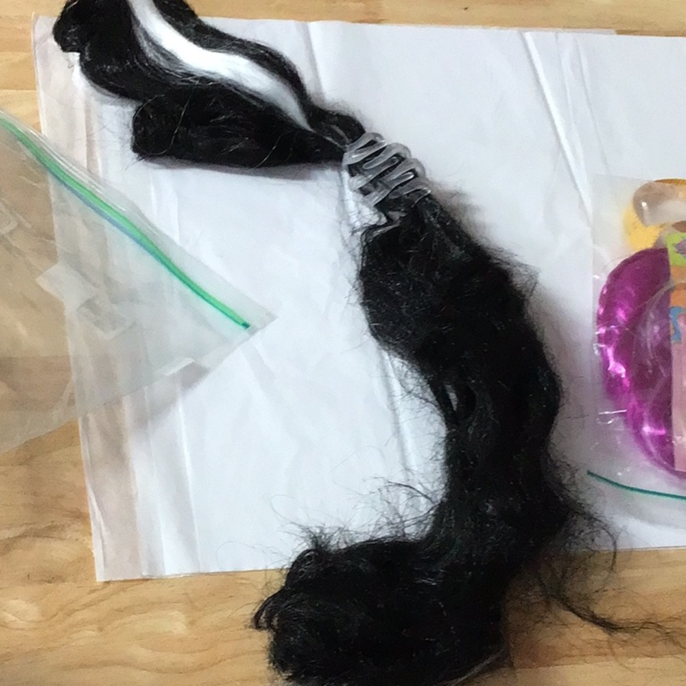 ☘️2/$10☘️Long black /white hair wig , large clip…